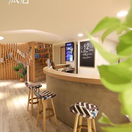 Dream 12 Hotel Taichung Esterno foto