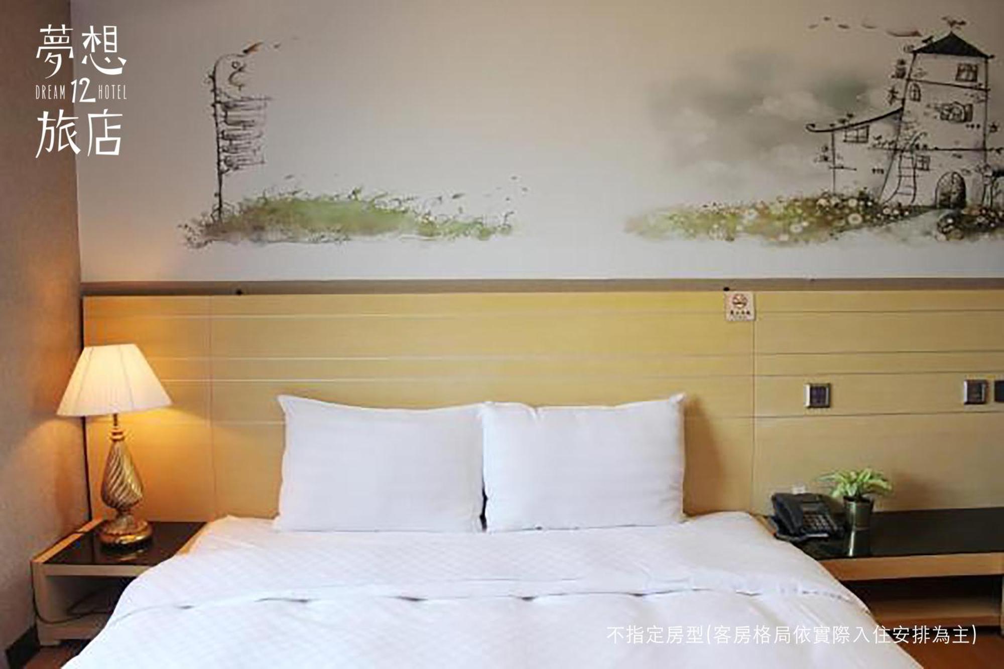 Dream 12 Hotel Taichung Esterno foto